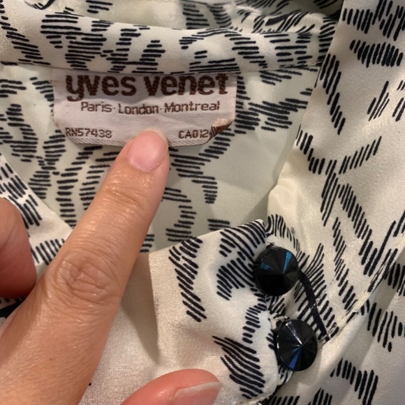 Yves Venet vintage 80s patterned silky flowy mockneck blouse - Picture 9 of 9